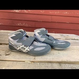 Grey ASICS boys wrestling shoes